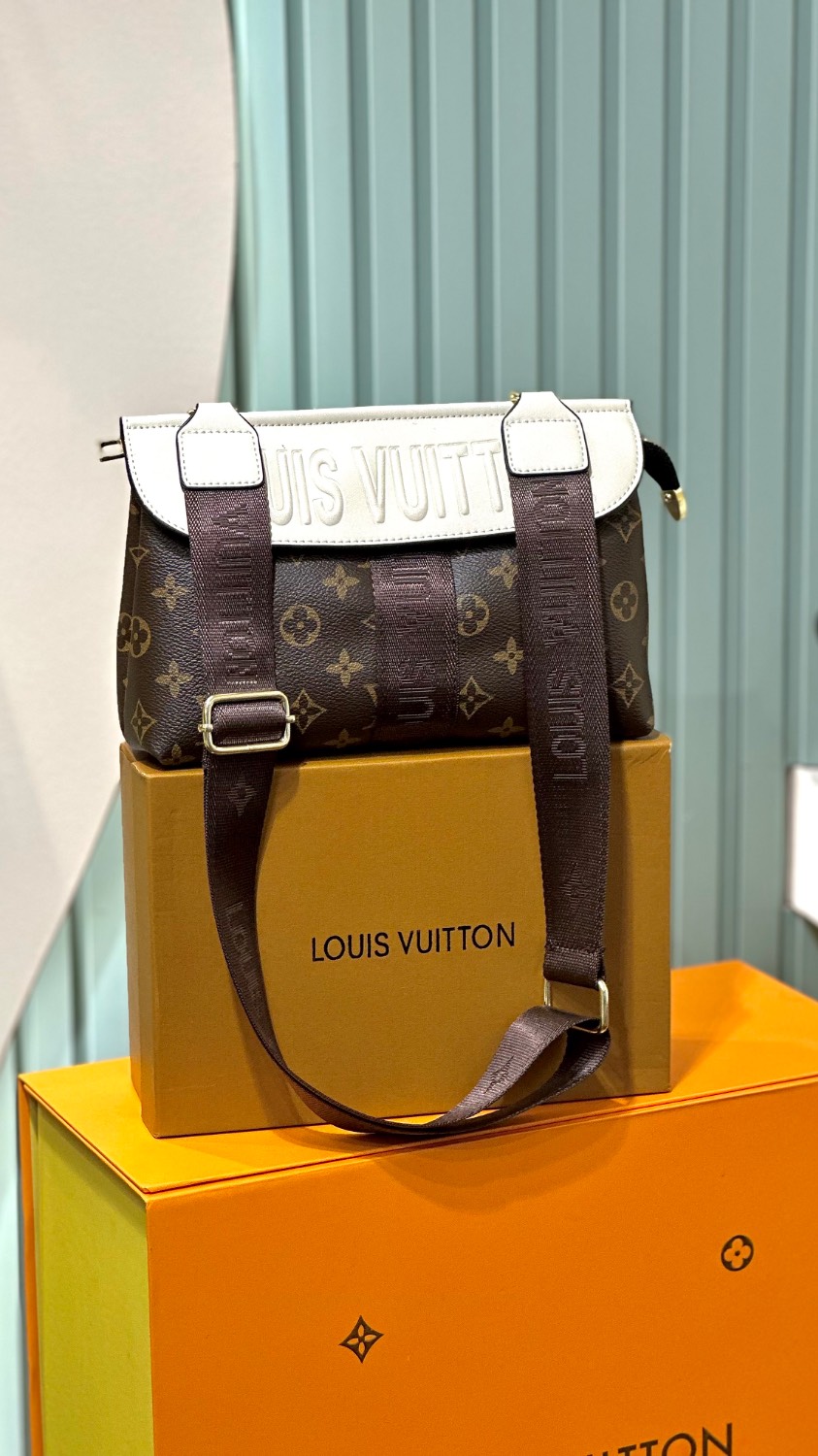 کیف زنانه Lv  لوویی ویتون رنگ قهوه ای بند دار و شیک فول پک