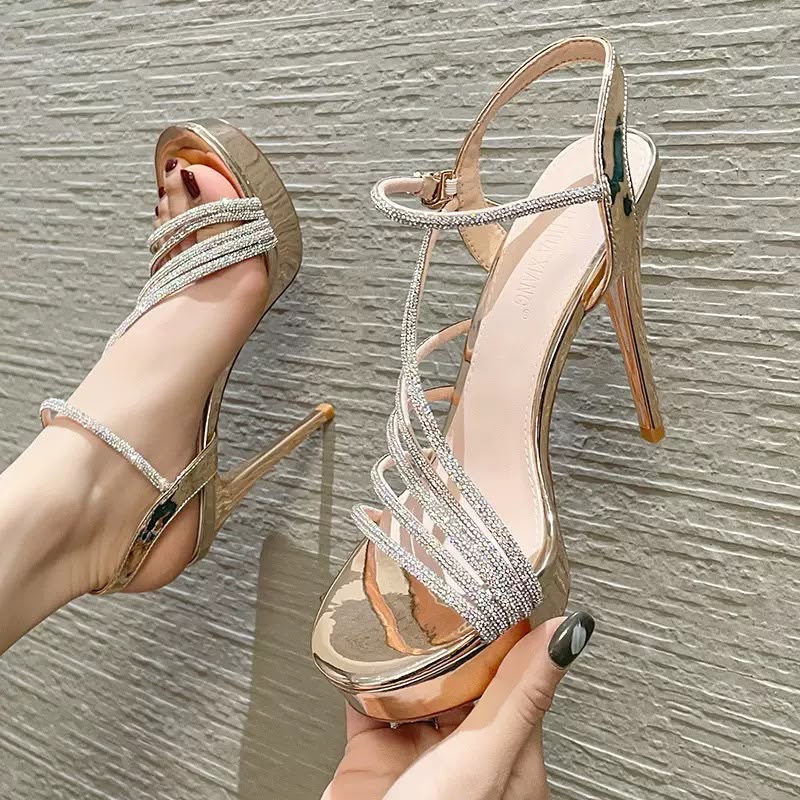 کفش زنانه مجلسی پاشنه دار بندی رنگ‌ طلایی و نقره ای  2792/2697