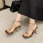 صندل زنانه پاشنه 10 سانت روی پا نگین رنگ طلایی 2895 نقره ای 2896